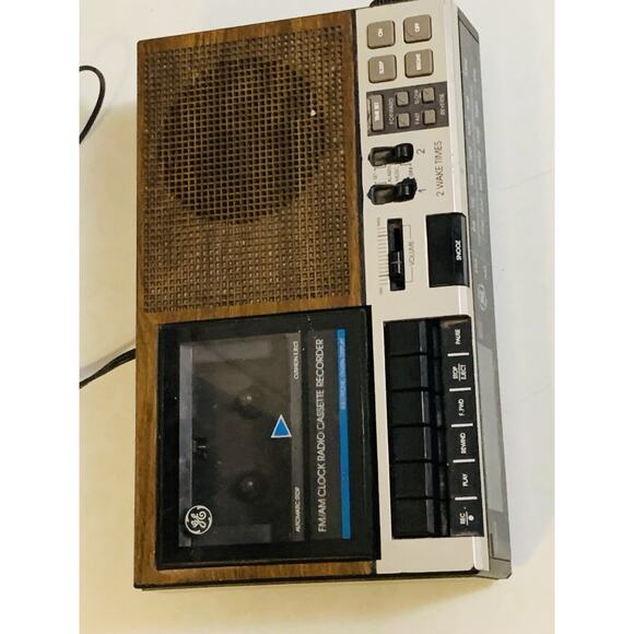 General Electric GE 7-4956B AM/FM Alarm Clock Radio Cassette Plays, No RW or FWD - Picture 2 of 10